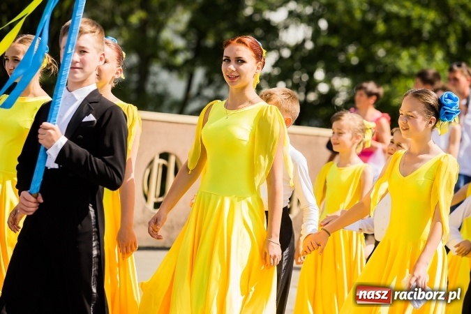 Zdjęcie w galerii na portalu naszraciborz.pl: Śląsk Kraina Wielu Kultur - barwny korowód przeszedł z Rynku na raciborski zamek wiadomości z regionu