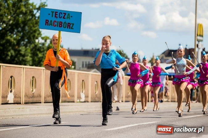 Zdjęcie w galerii na portalu naszraciborz.pl: Śląsk Kraina Wielu Kultur - barwny korowód przeszedł z Rynku na raciborski zamek wiadomości z regionu