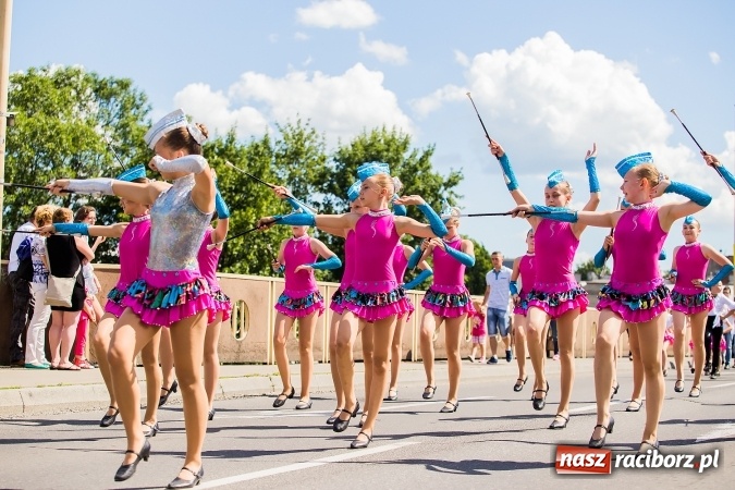 Zdjęcie w galerii na portalu naszraciborz.pl: Śląsk Kraina Wielu Kultur - barwny korowód przeszedł z Rynku na raciborski zamek wiadomości z regionu