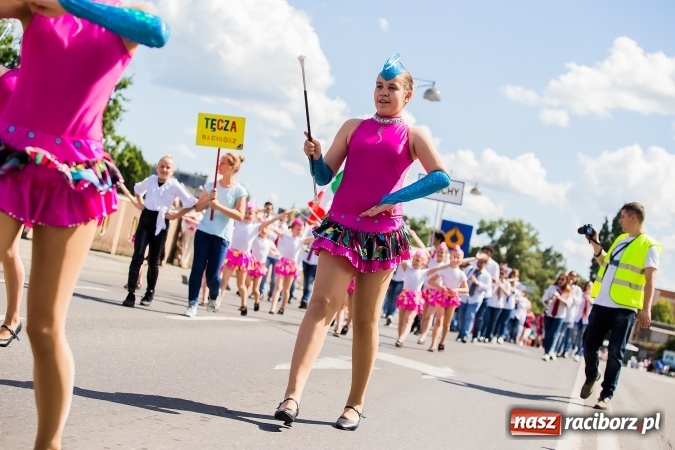 Zdjęcie w galerii na portalu naszraciborz.pl: Śląsk Kraina Wielu Kultur - barwny korowód przeszedł z Rynku na raciborski zamek wiadomości z regionu