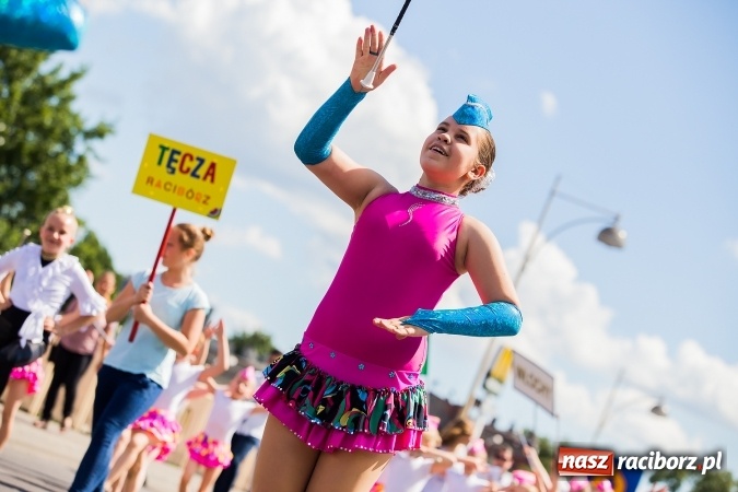 Zdjęcie w galerii na portalu naszraciborz.pl: Śląsk Kraina Wielu Kultur - barwny korowód przeszedł z Rynku na raciborski zamek wiadomości z regionu