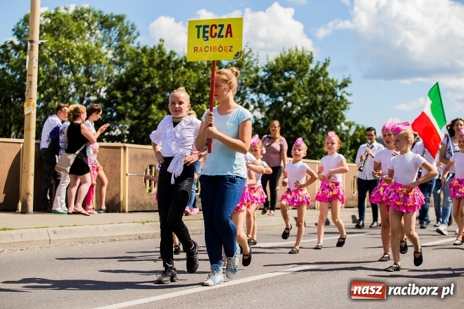 Zdjęcie w galerii na portalu naszraciborz.pl: Śląsk Kraina Wielu Kultur - barwny korowód przeszedł z Rynku na raciborski zamek wiadomości z regionu