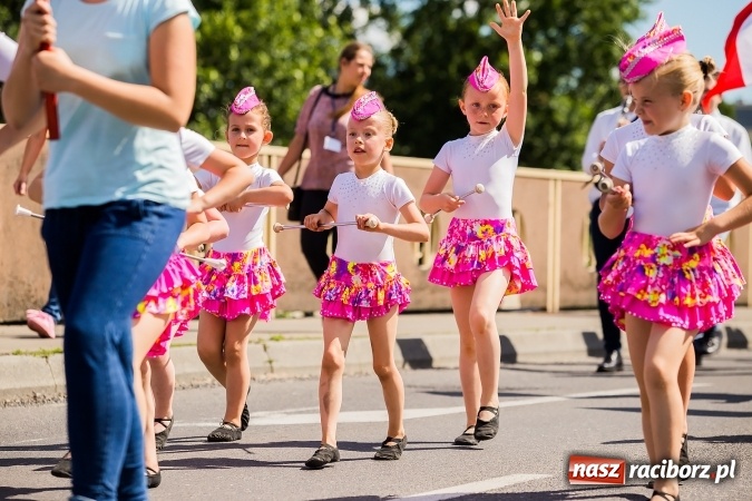 Zdjęcie w galerii na portalu naszraciborz.pl: Śląsk Kraina Wielu Kultur - barwny korowód przeszedł z Rynku na raciborski zamek wiadomości z regionu