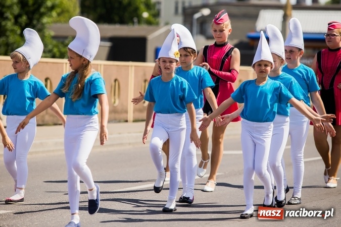Zdjęcie w galerii na portalu naszraciborz.pl: Śląsk Kraina Wielu Kultur - barwny korowód przeszedł z Rynku na raciborski zamek wiadomości z regionu