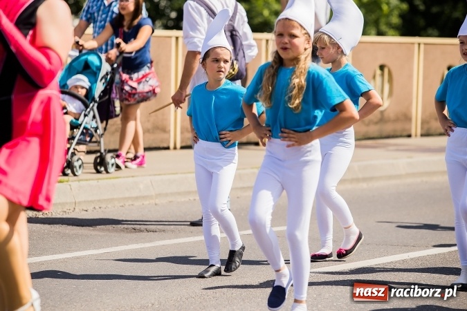 Zdjęcie w galerii na portalu naszraciborz.pl: Śląsk Kraina Wielu Kultur - barwny korowód przeszedł z Rynku na raciborski zamek wiadomości z regionu