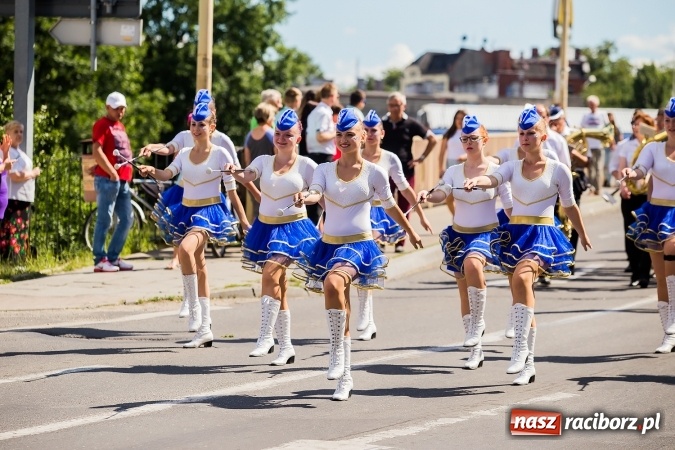 Zdjęcie w galerii na portalu naszraciborz.pl: Śląsk Kraina Wielu Kultur - barwny korowód przeszedł z Rynku na raciborski zamek wiadomości z regionu