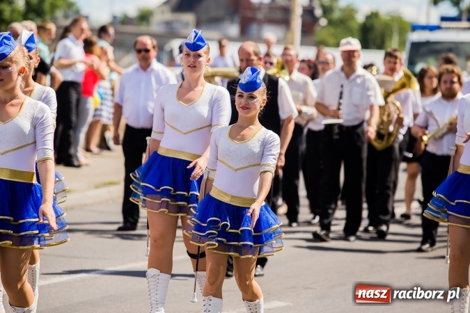 Zdjęcie w galerii na portalu naszraciborz.pl: Śląsk Kraina Wielu Kultur - barwny korowód przeszedł z Rynku na raciborski zamek wiadomości z regionu