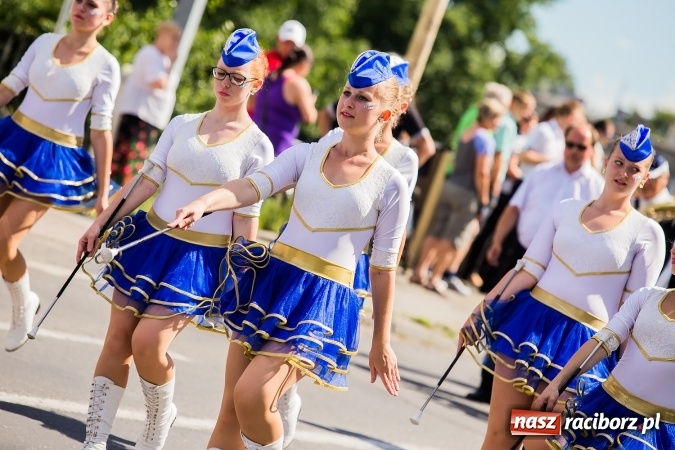 Zdjęcie w galerii na portalu naszraciborz.pl: Śląsk Kraina Wielu Kultur - barwny korowód przeszedł z Rynku na raciborski zamek wiadomości z regionu