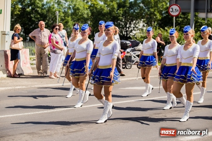 Zdjęcie w galerii na portalu naszraciborz.pl: Śląsk Kraina Wielu Kultur - barwny korowód przeszedł z Rynku na raciborski zamek wiadomości z regionu