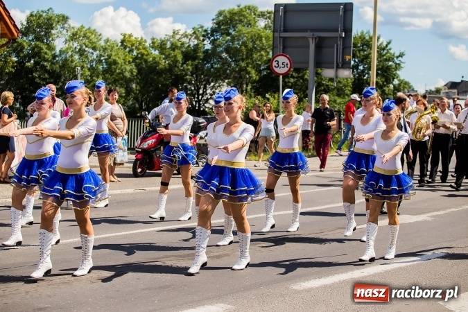 Zdjęcie w galerii na portalu naszraciborz.pl: Śląsk Kraina Wielu Kultur - barwny korowód przeszedł z Rynku na raciborski zamek wiadomości z regionu
