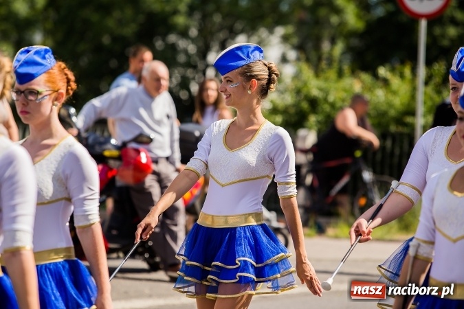 Zdjęcie w galerii na portalu naszraciborz.pl: Śląsk Kraina Wielu Kultur - barwny korowód przeszedł z Rynku na raciborski zamek wiadomości z regionu