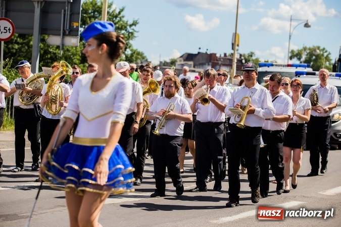 Zdjęcie w galerii na portalu naszraciborz.pl: Śląsk Kraina Wielu Kultur - barwny korowód przeszedł z Rynku na raciborski zamek wiadomości z regionu