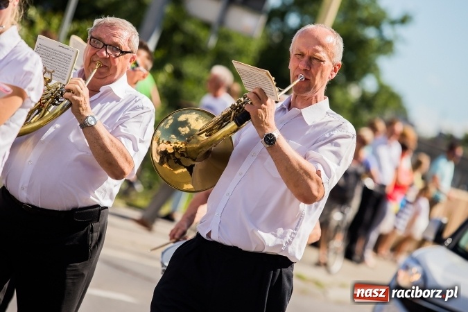 Zdjęcie w galerii na portalu naszraciborz.pl: Śląsk Kraina Wielu Kultur - barwny korowód przeszedł z Rynku na raciborski zamek wiadomości z regionu