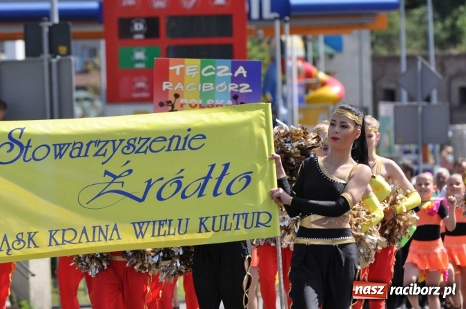 Zdjęcie w galerii na portalu naszraciborz.pl: Śląsk Kraina Wielu Kultur - barwny korowód przeszedł z Rynku na raciborski zamek wiadomości z regionu