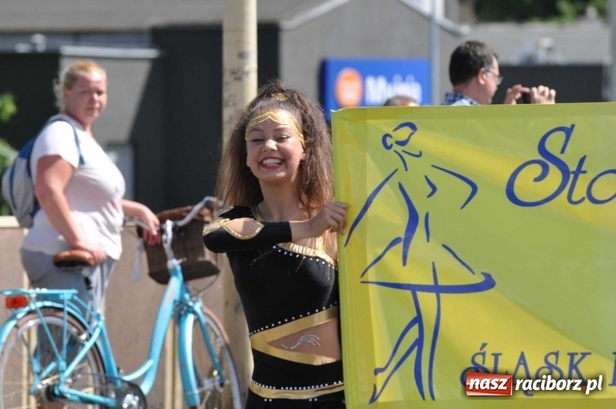 Zdjęcie w galerii na portalu naszraciborz.pl: Śląsk Kraina Wielu Kultur - barwny korowód przeszedł z Rynku na raciborski zamek wiadomości z regionu