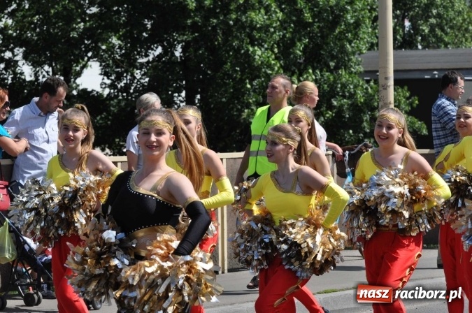 Zdjęcie w galerii na portalu naszraciborz.pl: Śląsk Kraina Wielu Kultur - barwny korowód przeszedł z Rynku na raciborski zamek wiadomości z regionu