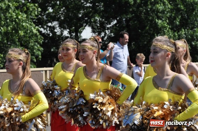 Zdjęcie w galerii na portalu naszraciborz.pl: Śląsk Kraina Wielu Kultur - barwny korowód przeszedł z Rynku na raciborski zamek wiadomości z regionu