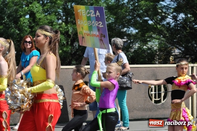Zdjęcie w galerii na portalu naszraciborz.pl: Śląsk Kraina Wielu Kultur - barwny korowód przeszedł z Rynku na raciborski zamek wiadomości z regionu