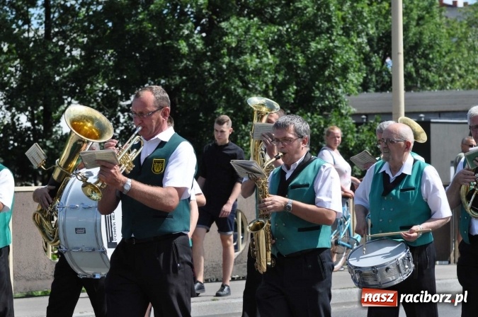 Zdjęcie w galerii na portalu naszraciborz.pl: Śląsk Kraina Wielu Kultur - barwny korowód przeszedł z Rynku na raciborski zamek wiadomości z regionu