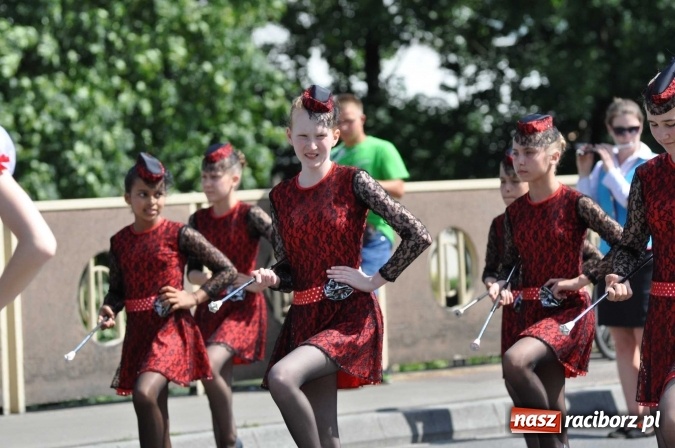 Zdjęcie w galerii na portalu naszraciborz.pl: Śląsk Kraina Wielu Kultur - barwny korowód przeszedł z Rynku na raciborski zamek wiadomości z regionu