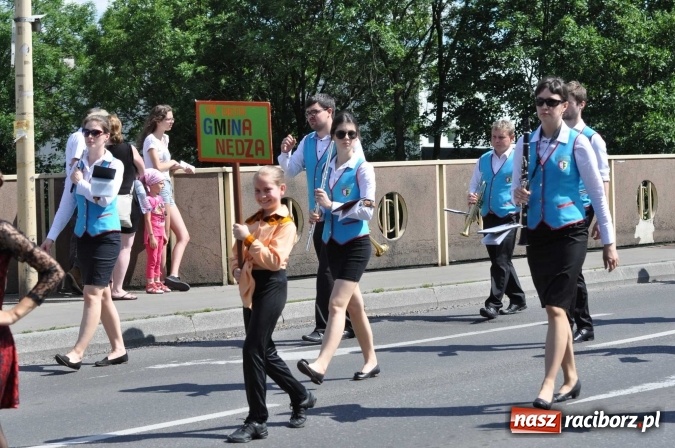 Zdjęcie w galerii na portalu naszraciborz.pl: Śląsk Kraina Wielu Kultur - barwny korowód przeszedł z Rynku na raciborski zamek wiadomości z regionu