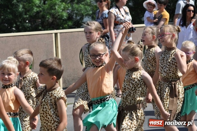 Zdjęcie w galerii na portalu naszraciborz.pl: Śląsk Kraina Wielu Kultur - barwny korowód przeszedł z Rynku na raciborski zamek wiadomości z regionu