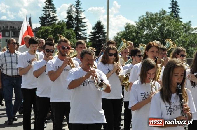Zdjęcie w galerii na portalu naszraciborz.pl: Śląsk Kraina Wielu Kultur - barwny korowód przeszedł z Rynku na raciborski zamek wiadomości z regionu
