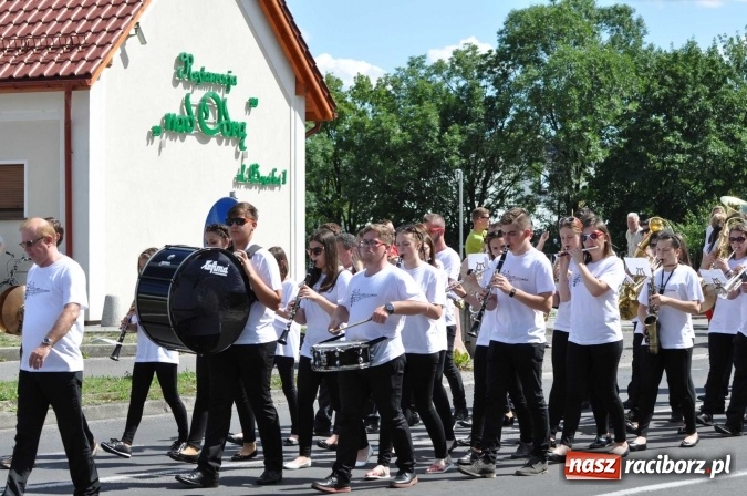 Zdjęcie w galerii na portalu naszraciborz.pl: Śląsk Kraina Wielu Kultur - barwny korowód przeszedł z Rynku na raciborski zamek wiadomości z regionu