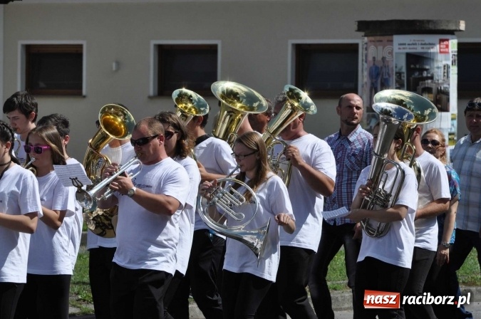 Zdjęcie w galerii na portalu naszraciborz.pl: Śląsk Kraina Wielu Kultur - barwny korowód przeszedł z Rynku na raciborski zamek wiadomości z regionu