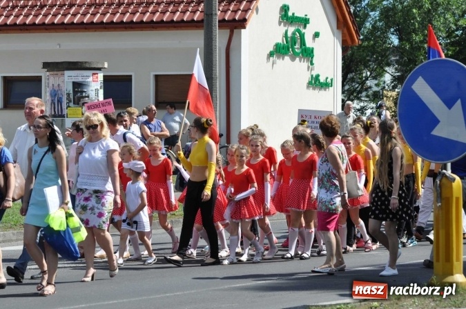 Zdjęcie w galerii na portalu naszraciborz.pl: Śląsk Kraina Wielu Kultur - barwny korowód przeszedł z Rynku na raciborski zamek wiadomości z regionu
