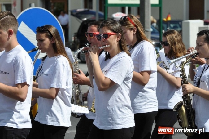 Zdjęcie w galerii na portalu naszraciborz.pl: Śląsk Kraina Wielu Kultur - barwny korowód przeszedł z Rynku na raciborski zamek wiadomości z regionu