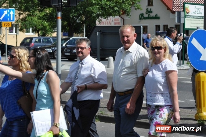Zdjęcie w galerii na portalu naszraciborz.pl: Śląsk Kraina Wielu Kultur - barwny korowód przeszedł z Rynku na raciborski zamek wiadomości z regionu