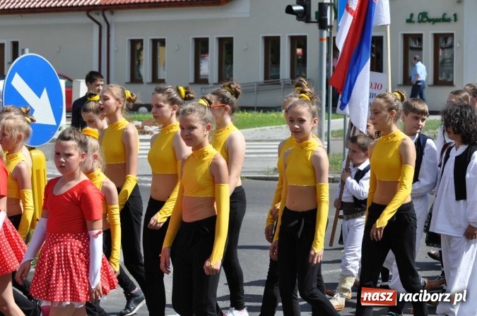 Zdjęcie w galerii na portalu naszraciborz.pl: Śląsk Kraina Wielu Kultur - barwny korowód przeszedł z Rynku na raciborski zamek wiadomości z regionu