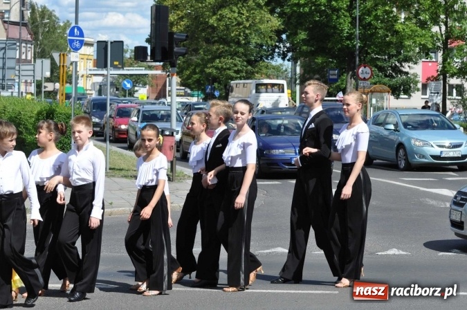 Zdjęcie w galerii na portalu naszraciborz.pl: Śląsk Kraina Wielu Kultur - barwny korowód przeszedł z Rynku na raciborski zamek wiadomości z regionu