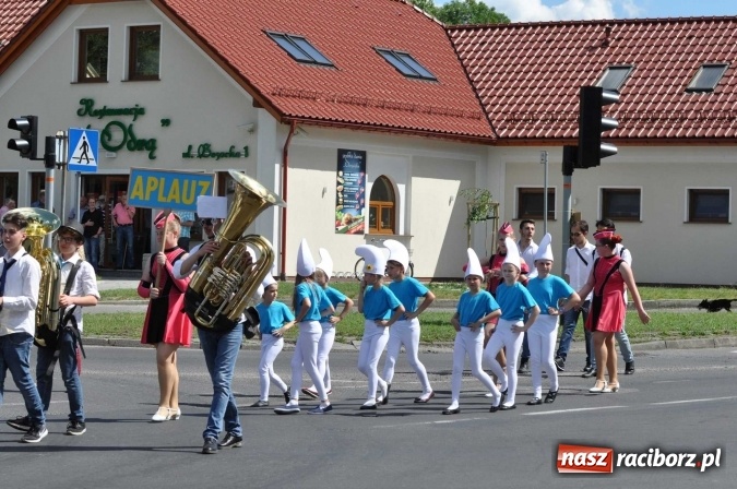 Zdjęcie w galerii na portalu naszraciborz.pl: Śląsk Kraina Wielu Kultur - barwny korowód przeszedł z Rynku na raciborski zamek wiadomości z regionu