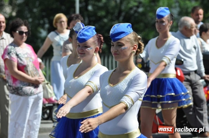 Zdjęcie w galerii na portalu naszraciborz.pl: Śląsk Kraina Wielu Kultur - barwny korowód przeszedł z Rynku na raciborski zamek wiadomości z regionu