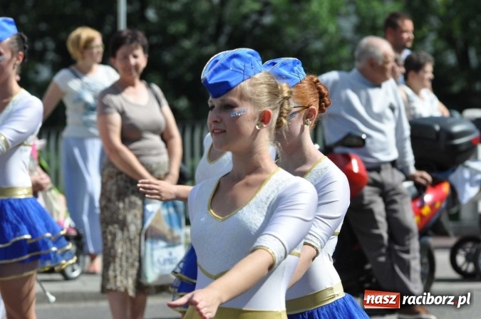 Zdjęcie w galerii na portalu naszraciborz.pl: Śląsk Kraina Wielu Kultur - barwny korowód przeszedł z Rynku na raciborski zamek wiadomości z regionu
