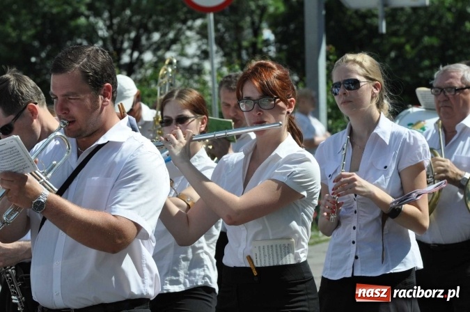 Zdjęcie w galerii na portalu naszraciborz.pl: Śląsk Kraina Wielu Kultur - barwny korowód przeszedł z Rynku na raciborski zamek wiadomości z regionu