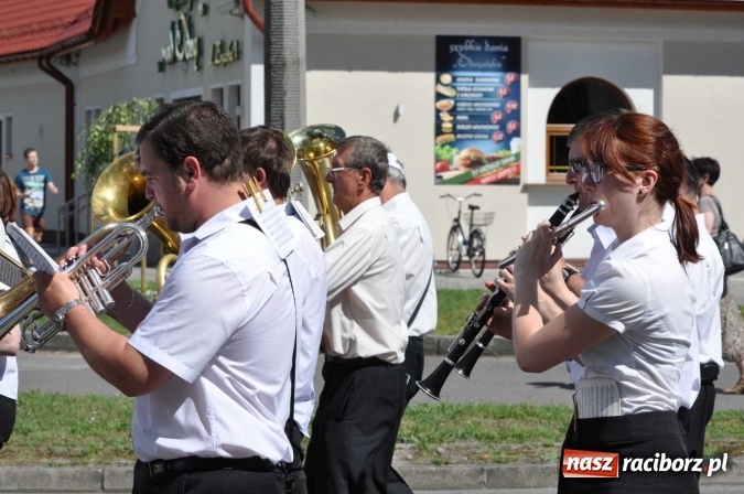 Zdjęcie w galerii na portalu naszraciborz.pl: Śląsk Kraina Wielu Kultur - barwny korowód przeszedł z Rynku na raciborski zamek wiadomości z regionu