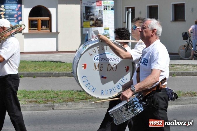 Zdjęcie w galerii na portalu naszraciborz.pl: Śląsk Kraina Wielu Kultur - barwny korowód przeszedł z Rynku na raciborski zamek wiadomości z regionu