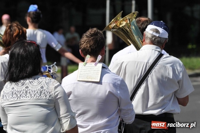 Zdjęcie w galerii na portalu naszraciborz.pl: Śląsk Kraina Wielu Kultur - barwny korowód przeszedł z Rynku na raciborski zamek wiadomości z regionu