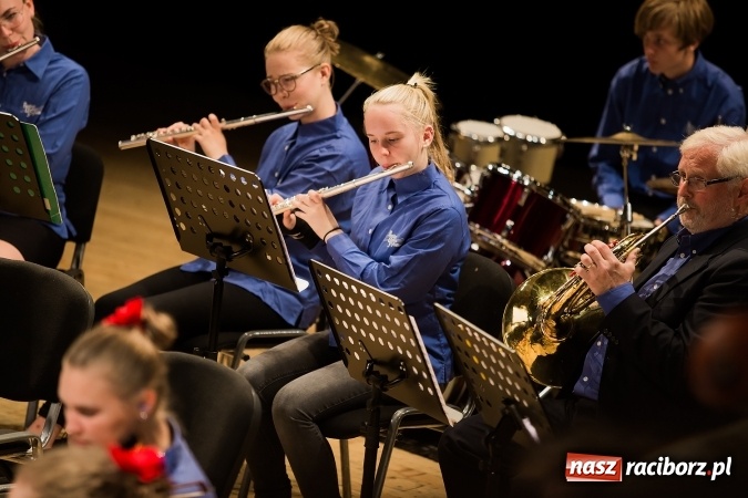 Zdjęcie w galerii na portalu naszraciborz.pl: Koncert zespołu Dalaviolinister oraz Młodzieżowej Orkiestry ze Szwecji wiadomości z regionu