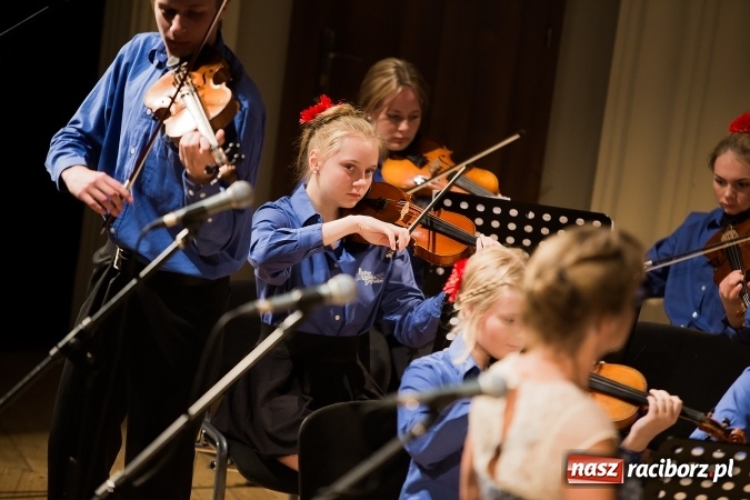 Zdjęcie w galerii na portalu naszraciborz.pl: Koncert zespołu Dalaviolinister oraz Młodzieżowej Orkiestry ze Szwecji wiadomości z regionu