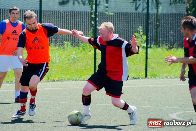 Zdjęcie w galerii na portalu naszraciborz.pl: Hurtownia zdetronizowana. Puchar prezesa trafił do Ensolu wiadomości z regionu