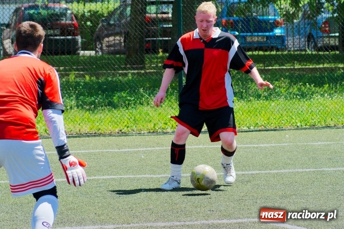 Zdjęcie w galerii na portalu naszraciborz.pl: Hurtownia zdetronizowana. Puchar prezesa trafił do Ensolu wiadomości z regionu