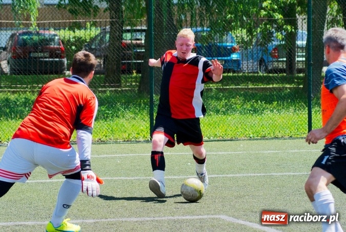 Zdjęcie w galerii na portalu naszraciborz.pl: Hurtownia zdetronizowana. Puchar prezesa trafił do Ensolu wiadomości z regionu