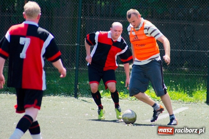 Zdjęcie w galerii na portalu naszraciborz.pl: Hurtownia zdetronizowana. Puchar prezesa trafił do Ensolu wiadomości z regionu