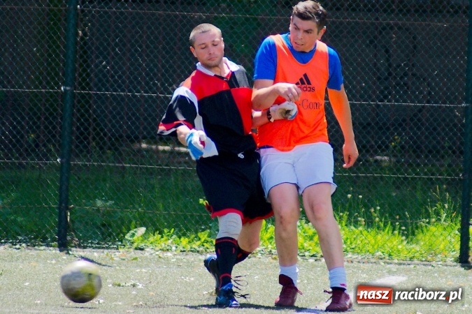 Zdjęcie w galerii na portalu naszraciborz.pl: Hurtownia zdetronizowana. Puchar prezesa trafił do Ensolu wiadomości z regionu