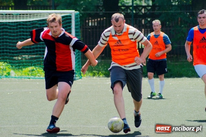 Zdjęcie w galerii na portalu naszraciborz.pl: Hurtownia zdetronizowana. Puchar prezesa trafił do Ensolu wiadomości z regionu