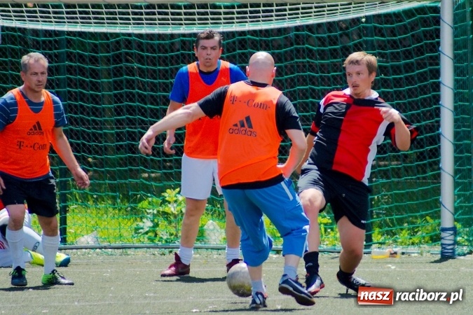 Zdjęcie w galerii na portalu naszraciborz.pl: Hurtownia zdetronizowana. Puchar prezesa trafił do Ensolu wiadomości z regionu